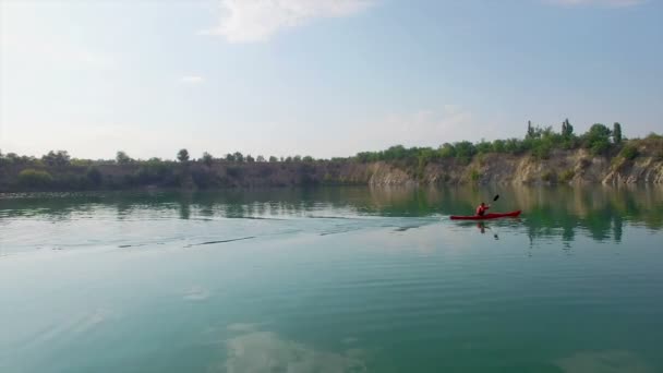 Aerial: athlete rowing in a kayak — Stock Video