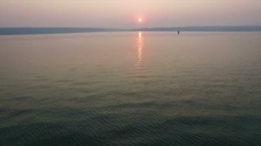 Anteni: uçuş gündoğumu Nehri üzerinde