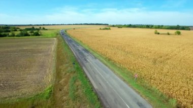 Aero uçuş alanları arasındaki yol üzerinde