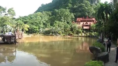 Tahta binalar. Wat Tham Khao Wong. Uthai Thani Eyaleti Tayland. 