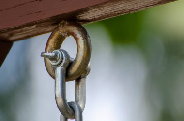 Asılmak için zincir ve döngü arasındaki bağlantı.