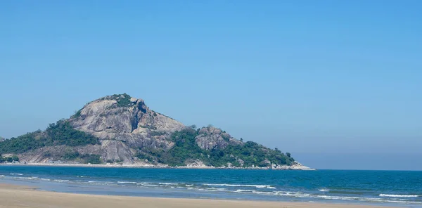 Khao Takiab, Prachuap Khiri Khan ilinden. Tayland 'ın orta kesimindeki popüler plaj merkezleri.