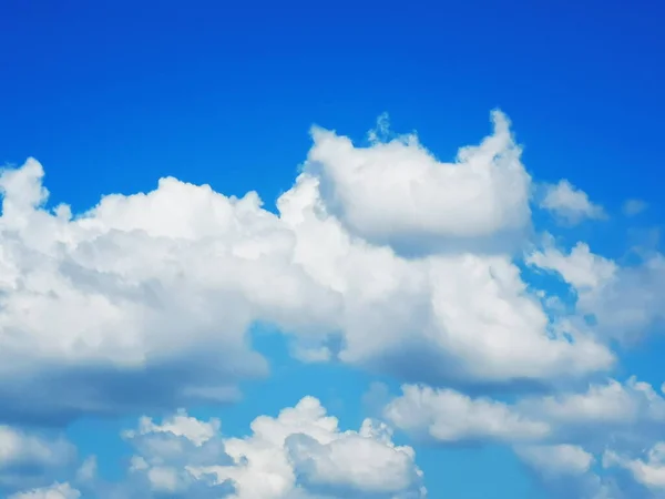 Céu Azul Nuvens Brancas Com Bela Natureza — Fotografia de Stock