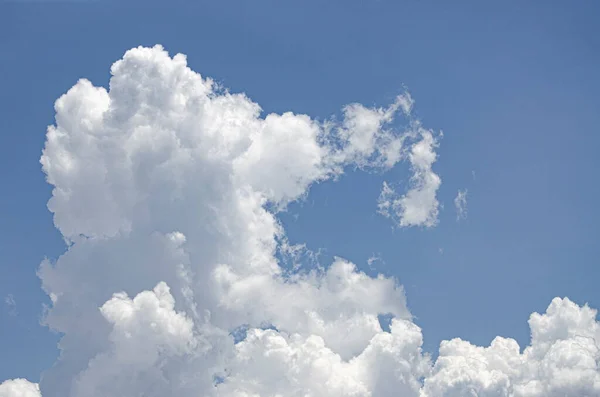 Vita Moln Blå Himmel Bakgrund Och Konsistens — Stockfoto