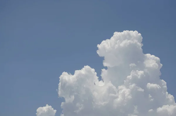 Awan Putih Latar Belakang Langit Biru Dan Tekstur — Stok Foto