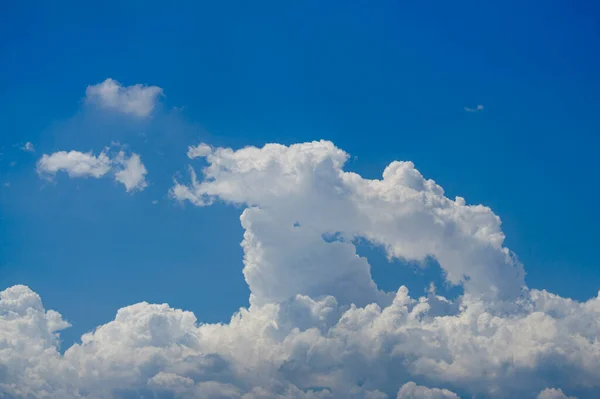 Awan Putih Latar Belakang Langit Biru Dan Tekstur — Stok Foto