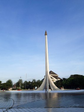 Monas, Endonezya şehrinin bir simgesidir.