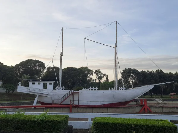 Endonezya Nın Geleneksel Fenisi Yelkenli Gemi Direğinin Resmini Yakın Plan — Stok fotoğraf