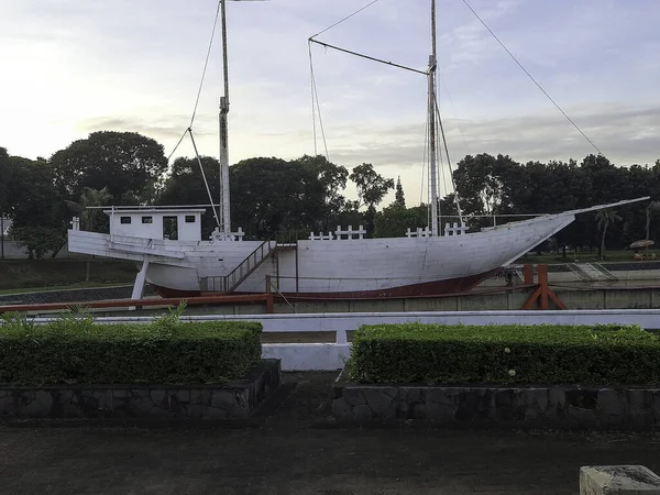 Close Indonésio Tradicional Phinisi Vela Imagem Mastro Navio — Fotografia de Stock