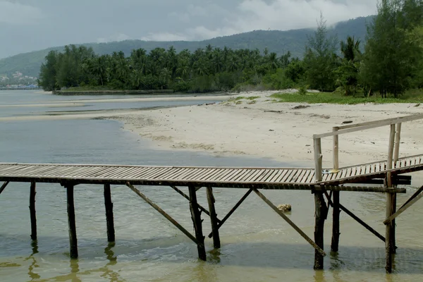 Wooden bridge for walk on the beach. — Stock Photo, Image