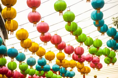 Kutlama için geleneksel Çin yeni yılı fenerler vardır.
