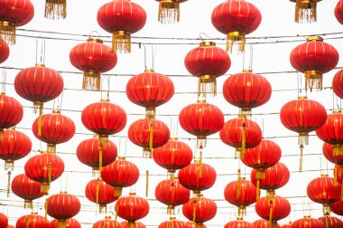 Kutlama için geleneksel Çin yeni yılı fenerler vardır.