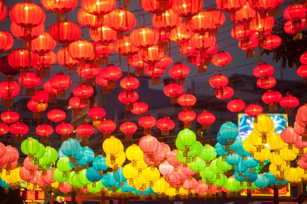 Les lanternes chinoises traditionnelles du nouvel an sont pour la célébration . — Photo
