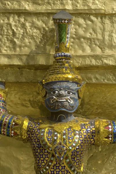 Kunst der riesigen Statue im thailändischen Tempel . — Stockfoto