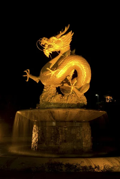 Night scene of Dragon statue. — Stock Photo, Image