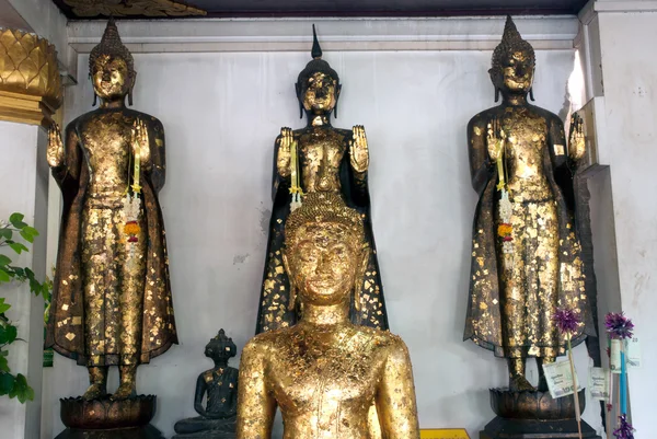 Buddha in Wat Naphameru temple in Ayutthaya Historical Park of Thailand. — Stock Photo, Image