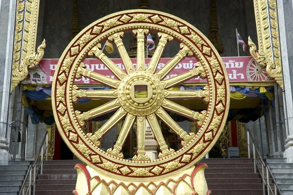 Wheel of Dhamma , Symbol of Buddhism. — Stock Photo, Image