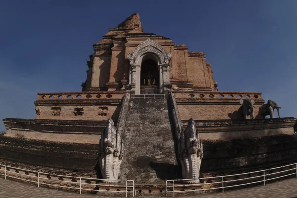 Oude Stupa in Thailand . — Stockfoto
