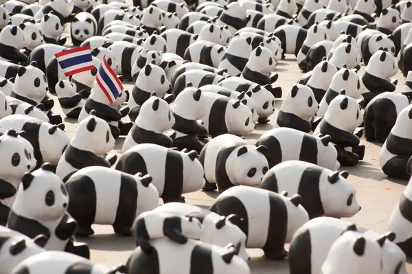 Pandas Welttournee von wwf bei Riesenschaukel, bangkok. — Stockfoto