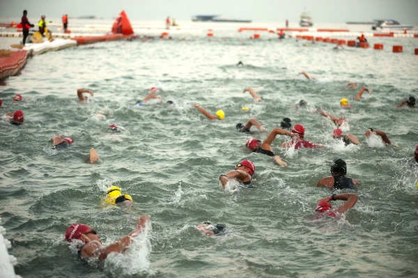 Triathlon van Pattaya, Thailand Tri-League Tour serie 2015. — Stockfoto