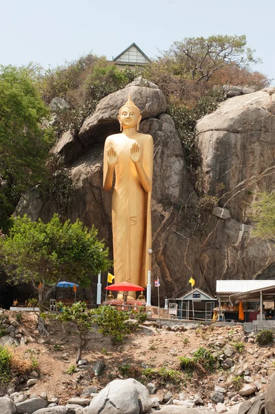 Stehender Buddha am khao takiab hua hin Strand, Thailand. — Stockfoto