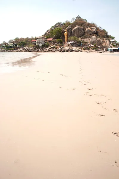 Standing Buddha at Khao Takiab Hua Hin Beach,Thailand. — Stock Photo, Image