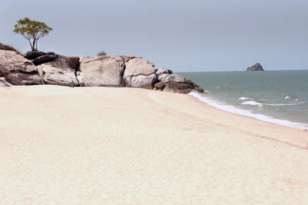 Spiaggia solitaria vicino alla spiaggia di Khao Tao . — Foto Stock