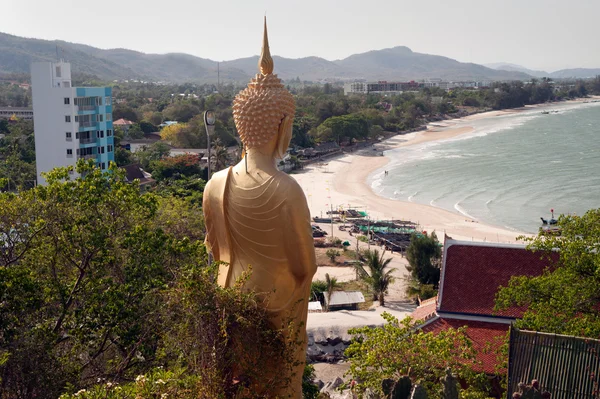 Buda ao ar livre em pé no templo Kho Tao perto da praia Khao Tao, Th — Fotografia de Stock