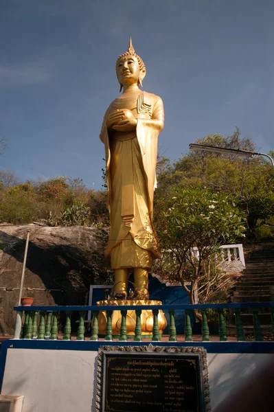 Buda ao ar livre em pé no templo Kho Tao perto da praia Khao Tao, Th — Fotografia de Stock