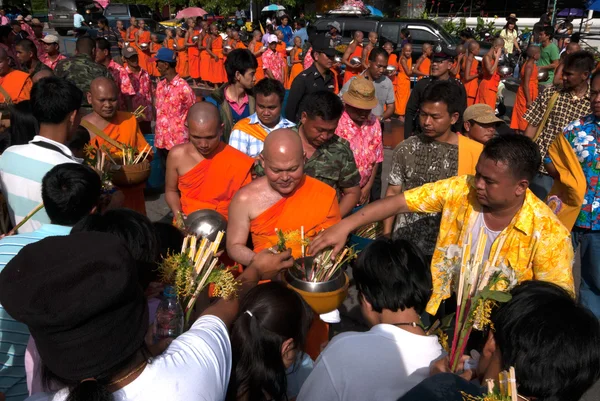 "Tak Bat Dok Mai "Merit Flower Festival i Thailand. — Stockfoto