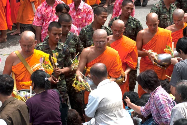 "Tak Bat Dok Mai "Merit Flower Festival en Tailandia . — Foto de Stock