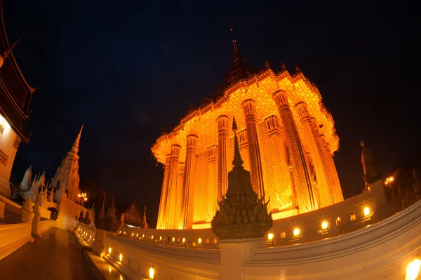 サラブリー県、タイで Phrabuddhabat Woramahavihan の夜景. — ストック写真