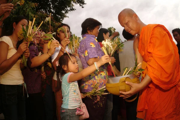 "Tak Bat Dok Mai "Merit Flower Festival en Tailandia . — Foto de Stock