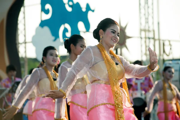 Grupo tailandés que interpreta música tailandesa y baile tailandés . —  Fotos de Stock