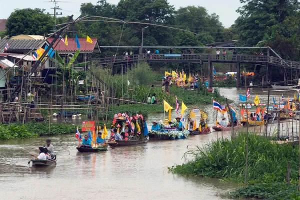 Lad Chado Candle Floating Festival, Tailandia . — Foto de Stock