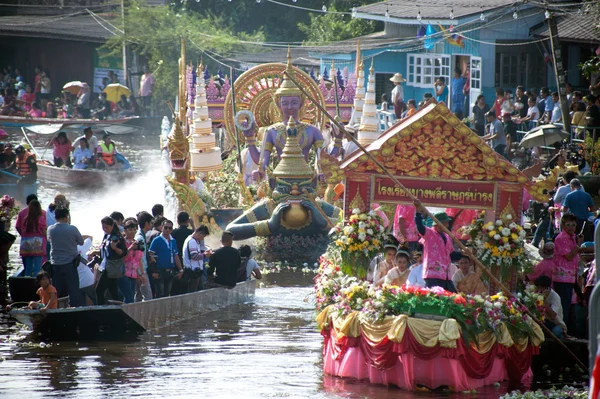 Rub Bua Festival (Lotus Throwing Festival) na Tailândia . — Fotografia de Stock