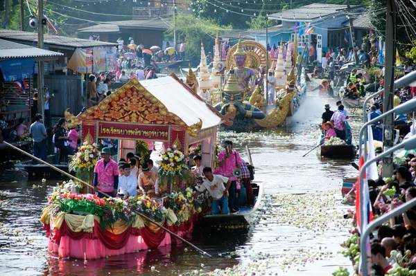 Rub Bua Festival (Lotus Throwing Festival) na Tailândia . — Fotografia de Stock