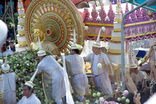 Rub Bua Festival (Festival de Lanzamiento de Loto) en Tailandia . —  Fotos de Stock