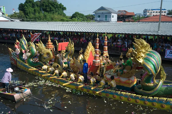 Rub bua festival (Lotuswurffestival) in Thailand. — Stockfoto