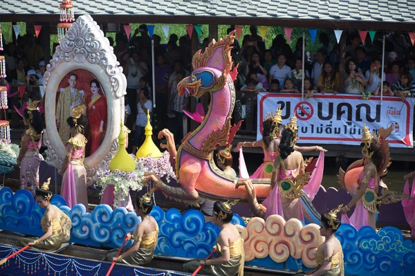 Rub Bua Festival (Festival de Lanzamiento de Loto) en Tailandia . —  Fotos de Stock