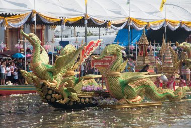Geçit töreni en düşük Rub Bua Festivali (Lotus Festivali atma) Tayland.