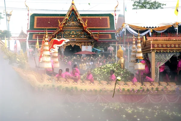Parade des rub bua festivals (Lotuswerferfest) in Thailand. — Stockfoto