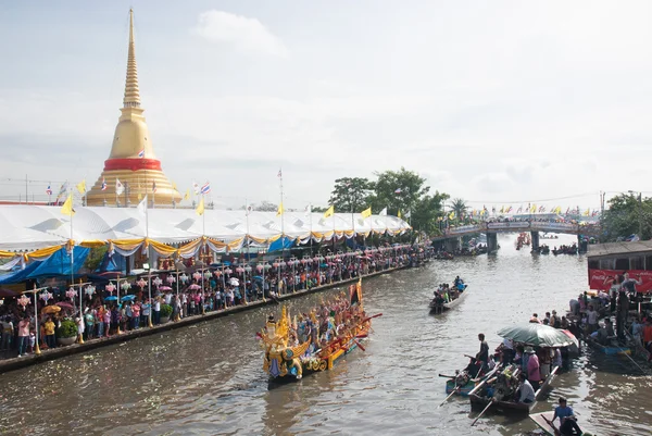 Parade du Rub Bua Festival (Lotus Throwing Festival) en Thaïlande . — Photo
