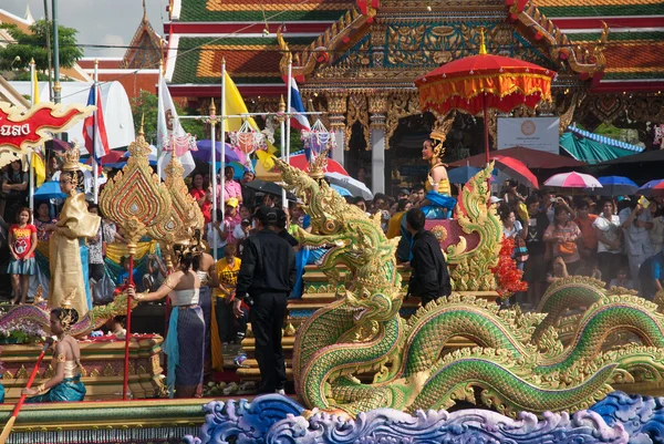 Parada pocierać Festiwal Bua (Lotus rzucanie Festival) w Tajlandii. — Zdjęcie stockowe