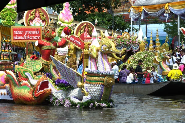 Desfile de Rub Bua Festival (Festival de Lanzamiento de Loto) en Tailandia . —  Fotos de Stock