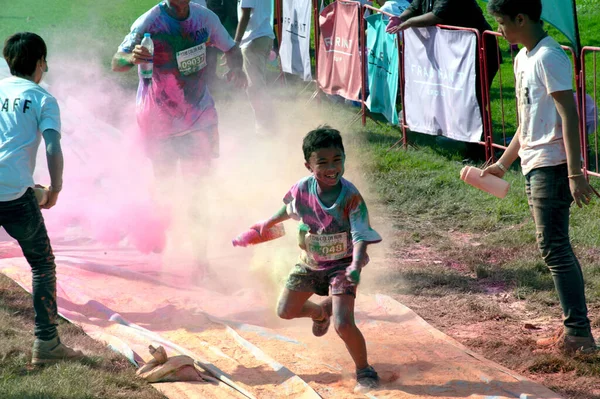 Bangkok Thailand November 2015 Ismeretlen Emberek Szúrták Color Run Utcai — Stock Fotó