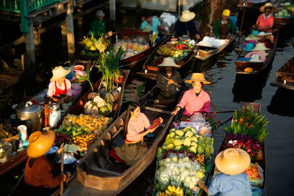 Ratchaburi Tailandia Nov 2020 Los Turistas Viajan Bote Remos Mercado — Foto de Stock