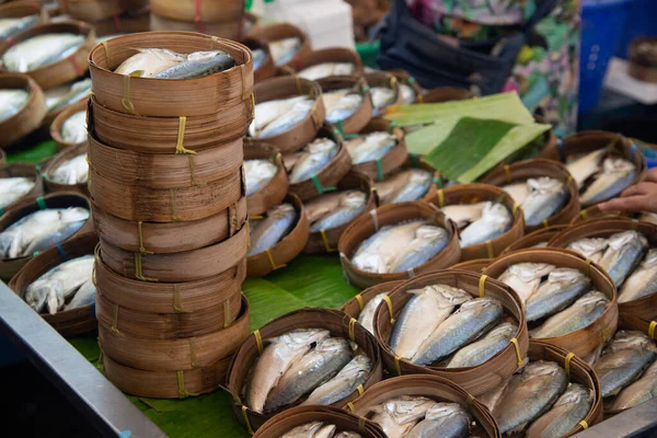 Cavala Cozida Vapor Cestas Bambu Para Venda Mercado Fresco — Fotografia de Stock