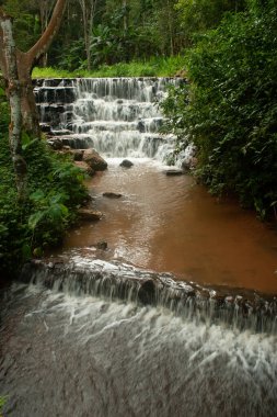 Şelaleler Tayland 'daki parkları süslemek için inşa edildi..