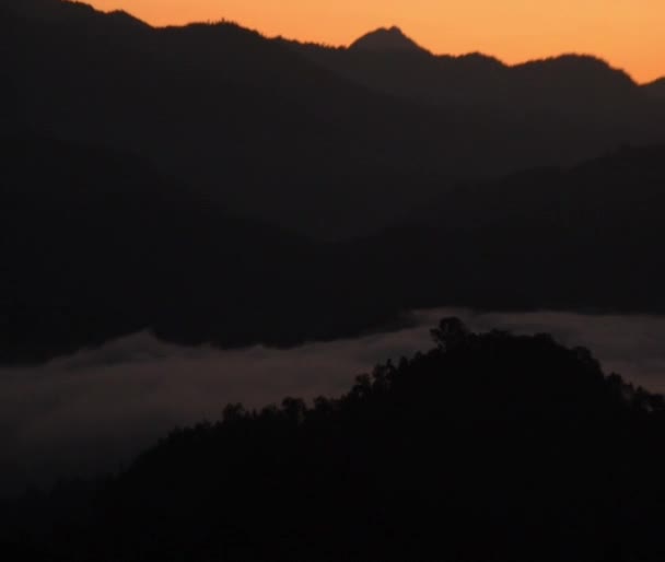 Horská Scenérie Krásnou Oblohou Bílými Mraky Ranním Sluncem Severním Thajsku — Stock video